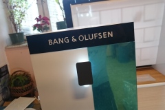 Ekspozytor-na-sluchawki-Bang-Olufsen-7