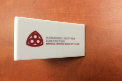 Nasadka-na-mikrofon-kostka-mikrofonowa-z-logo-IDN-1