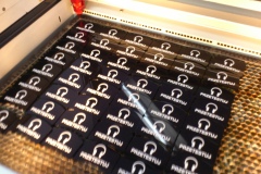 Ciecie-i-grawerowanie-laserowe-plexi-8