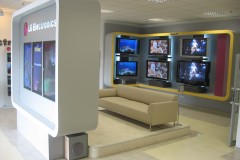 LG-Mlawa-Showroom-telewizor-obudowa-podswietlana-z-plexi-3