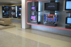 LG-Mlawa-Showroom-telewizor-obudowa-podswietlana-z-plexi-4