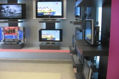 LG-Mlawa-Showroom-telewizor-obudowa-podswietlana-z-plexi-5