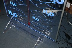Prezenter-grawerowany-z-plexi-podswietlany-krawedziowo-stand-H2O-11_small
