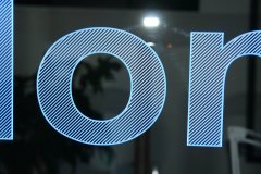 Prezenter-grawerowany-z-plexi-podswietlany-krawedziowo-stand-H2O-13_small