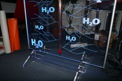 Prezenter-grawerowany-z-plexi-podswietlany-krawedziowo-stand-H2O-1_small