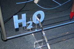 Prezenter-grawerowany-z-plexi-podswietlany-krawedziowo-stand-H2O-6_small