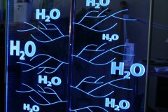 Prezenter-grawerowany-z-plexi-podswietlany-krawedziowo-stand-H2O-9_small