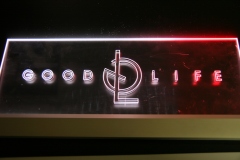 Prezenter-grawerowany-podswietlany-z-plexi-logo-podswietlane-24