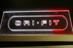 Prezenter-grawerowany-podswietlany-z-plexi-logo-podswietlane-25