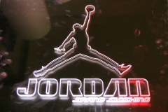 Prezenter-grawerowany-podswietlany-z-plexi-logo-podswietlane-28