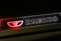Prezenter-grawerowany-podswietlany-z-plexi-logo-podswietlane-3