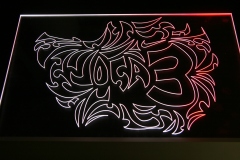 Prezenter-grawerowany-podswietlany-z-plexi-logo-podswietlane-33