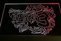 Prezenter-grawerowany-podswietlany-z-plexi-logo-podswietlane-33_wynik