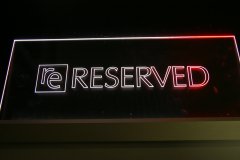 Prezenter-grawerowany-podswietlany-z-plexi-logo-podswietlane-40_wynik