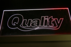 Prezenter-grawerowany-podswietlany-z-plexi-logo-podswietlane-41