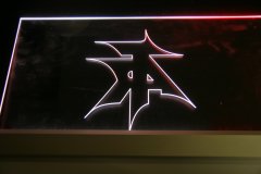 Prezenter-grawerowany-podswietlany-z-plexi-logo-podswietlane-42_wynik