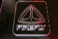 Prezenter-grawerowany-podswietlany-z-plexi-logo-podswietlane-44