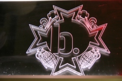 Prezenter-grawerowany-podswietlany-z-plexi-logo-podswietlane-45