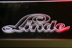Prezenter-grawerowany-podswietlany-z-plexi-logo-podswietlane-56_wynik