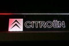 Prezenter-grawerowany-podswietlany-z-plexi-logo-podswietlane-8_wynik