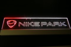 Prezenter-grawerowany-podswietlany-z-plexi-logo-podswietlane-9_wynik