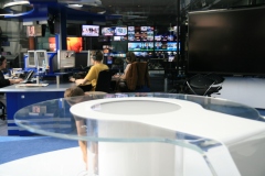 Stol-scenograficzny-studio-tvn24-akryl-plexi-1