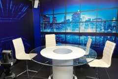 Stol-z-plexi-do-studio-tv-scenografia-01