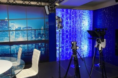 Stol-z-plexi-do-studio-tv-scenografia-02