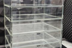 Szafka-barek-komoda-z-plexi-szuflady-na-kolkach-3