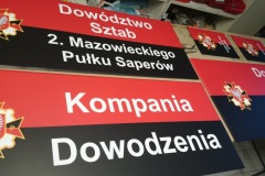 Tablice-informacyjne-szyldy-z-logo-pulk-saperow-01