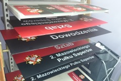 Tablice-informacyjne-szyldy-z-logo-pulk-saperow-02