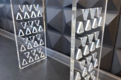 Taboret-z-plexi-pod-prysznic-kina-01