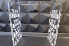 Taboret-z-plexi-pod-prysznic-kina-02