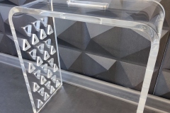 Taboret-z-plexi-pod-prysznic-kina-07