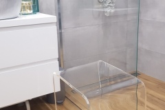 Taboret-plexi-do-azienki-stoek-prysznic-04