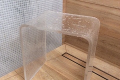 Taboret-plexi-do-azienki-stoek-prysznic-05