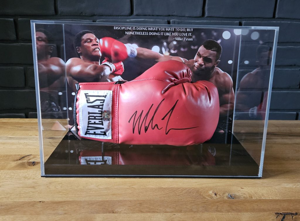gablota ekspozycyjna rękawica bokserska autograf Mike Tyson